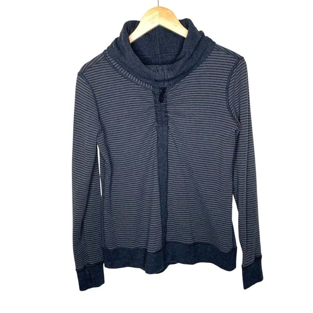 lululemon In A Cinch Long Sleeve Tee Reversible Pullover‎ Gray Stripes
